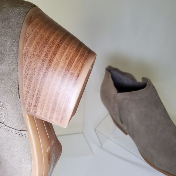 NEW Dolce Vita Booties Women's Size 8 Dune Gray Brown Suede Ankle Boot Slip-On - Picture 7 of 8
